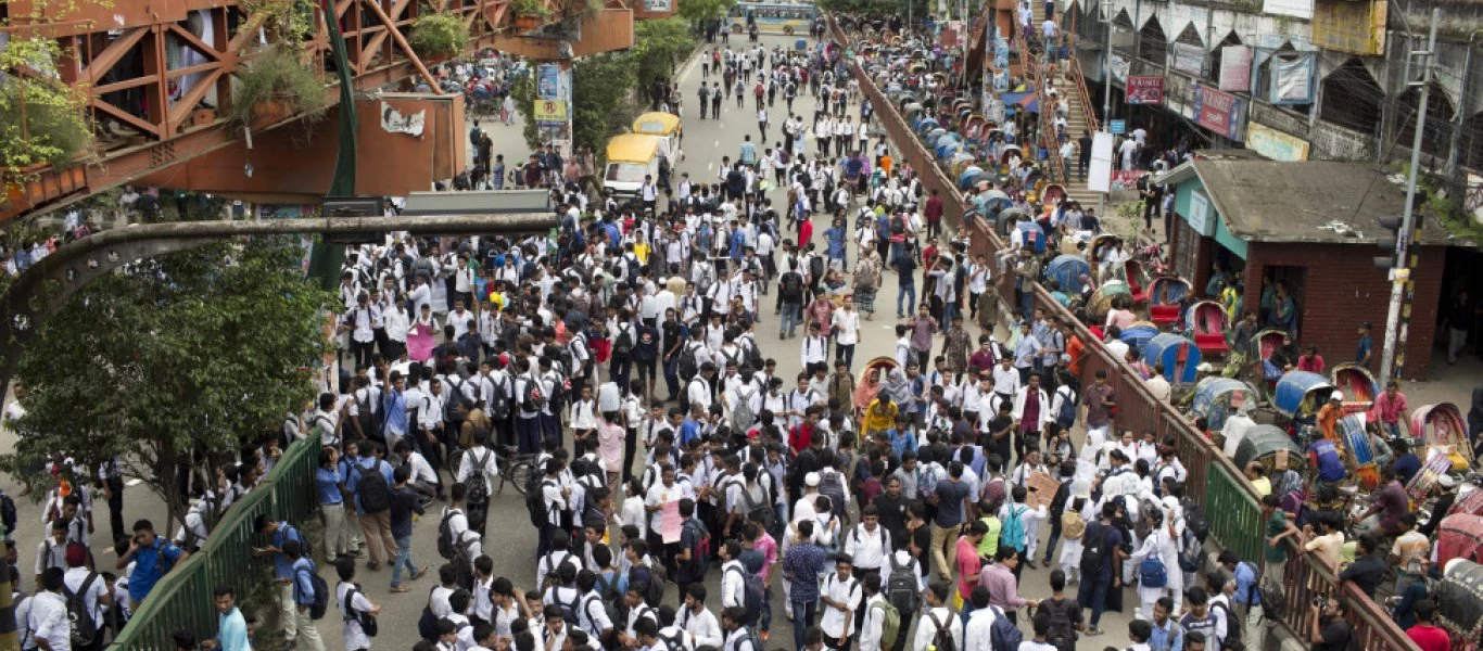 Μπανγκλαντές: Τρεις άνθρωποι τραυματίστηκαν από σφαίρες σε διαδήλωση εναντίον των περιοριστικών μέτρων της πανδημίας